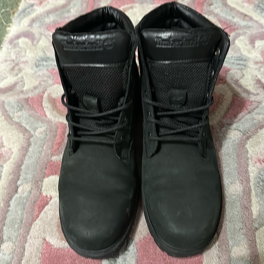 2nd hand Timberland Black leather boots. I paid $39 for it from a vintage shop.